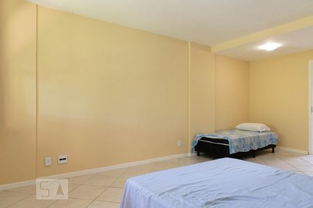 Casa de condomínio à venda com 220m², 3 quartos e 2 vagasSuíte 1