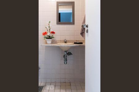 Casa de condomínio à venda com 220m², 3 quartos e 2 vagasLavabo