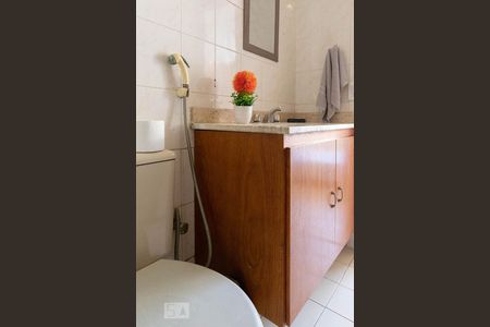 Casa de condomínio à venda com 220m², 3 quartos e 2 vagasBanheiro da suíte 2