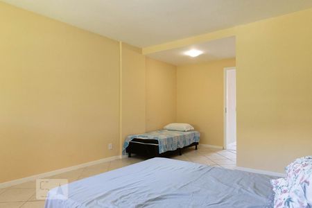 Casa de condomínio à venda com 220m², 3 quartos e 2 vagasSuíte 1