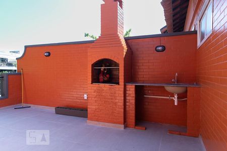 Casa de condomínio à venda com 220m², 3 quartos e 2 vagasTerraço