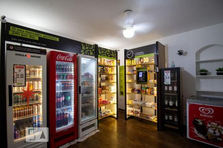 Casa de condomínio à venda com 220m², 3 quartos e 2 vagasMini Mercado