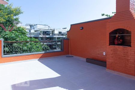 Casa de condomínio à venda com 220m², 3 quartos e 2 vagasTerraço