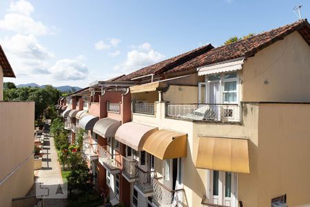 Casa de condomínio à venda com 220m², 3 quartos e 2 vagasVista do quarto