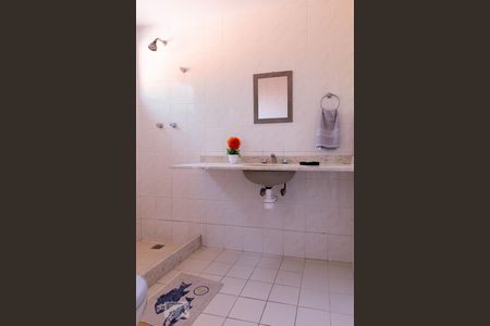 Casa de condomínio à venda com 220m², 3 quartos e 2 vagasBanheiro social