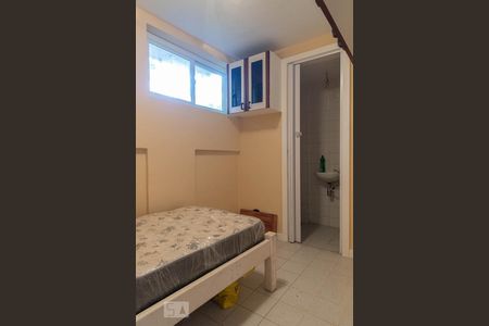 Casa de condomínio à venda com 220m², 3 quartos e 2 vagasQuarto de serviço