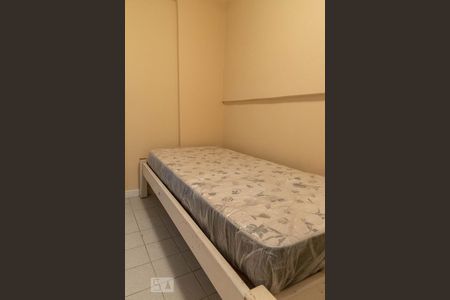 Casa de condomínio à venda com 220m², 3 quartos e 2 vagasQuarto de serviço