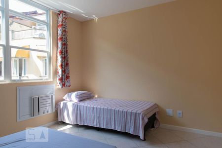 Casa de condomínio à venda com 220m², 3 quartos e 2 vagasSuíte 2