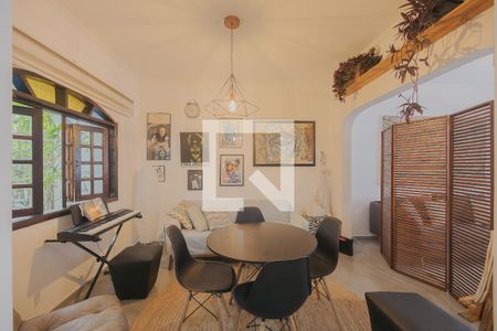 Sala de casa à venda com 3 quartos, 120m² em Cerqueira César, São Paulo