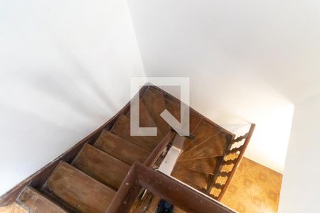 Casa de condomínio à venda com 120m², 3 quartos e 1 vagaEscada