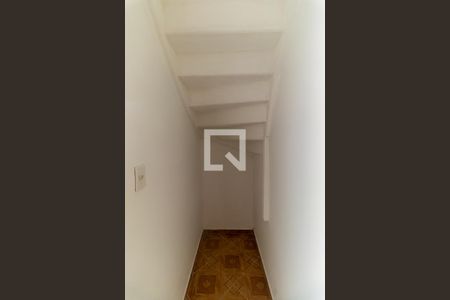 Casa de condomínio à venda com 120m², 3 quartos e 1 vagaEscada - Vão embaixo da escada