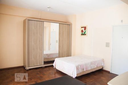 Sala/Quarto de kitnet/studio para alugar com 1 quarto, 34m² em Centro, São Paulo