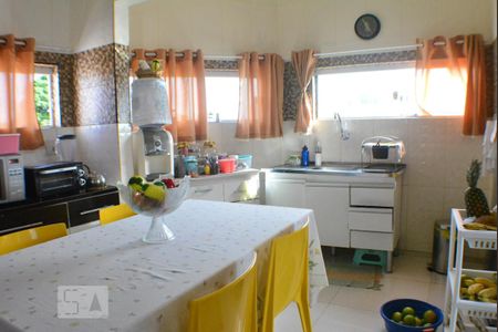 Casa de condomínio para alugar com 240m², 3 quartos e 1 vagaCozinha