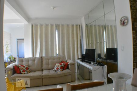 Sala de casa de condomínio para alugar com 3 quartos, 240m² em Saboeiro, Salvador