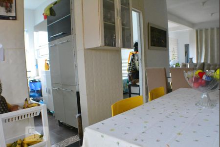 Casa de condomínio para alugar com 240m², 3 quartos e 1 vagaCozinha