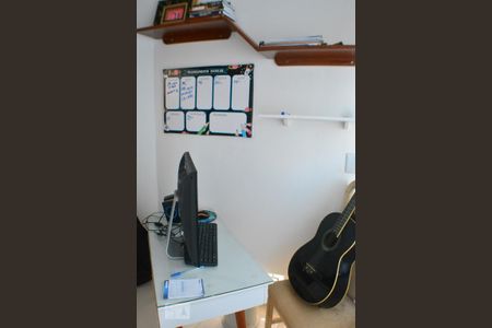 Casa de condomínio para alugar com 240m², 3 quartos e 1 vagaEscritório