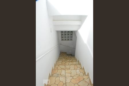 Casa de condomínio para alugar com 240m², 3 quartos e 1 vagaEscada