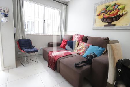 Sala de casa para alugar com 2 quartos, 64m² em Vila Urupês, Suzano