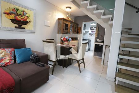 Sala de casa para alugar com 2 quartos, 64m² em Vila Urupês, Suzano