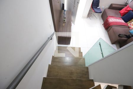 Casa para alugar com 64m², 2 quartos e 1 vagaEscada