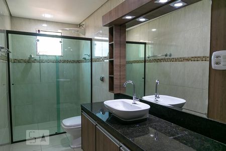 Casa para alugar com 200m², 3 quartos e 2 vagas Casa para alugar com 200m², 3 quartos e 2 vagasBanheiro Suíte 1