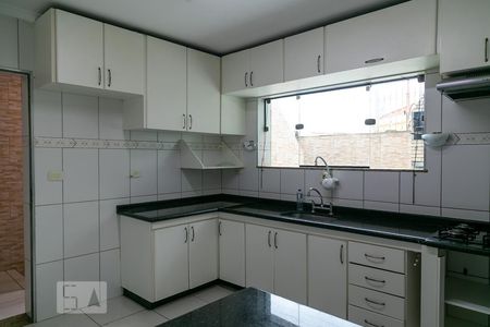 Casa para alugar com 200m², 3 quartos e 2 vagas Casa para alugar com 200m², 3 quartos e 2 vagasCozinha