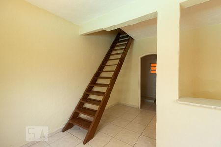 Escada de casa de condomínio para alugar com 2 quartos, 100m² em Guaratiba, Rio de Janeiro