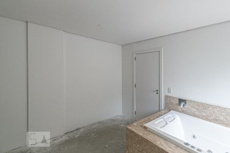 Apartamento à venda com 346m², 3 quartos e 4 vagasBanheiro do Quarto 3