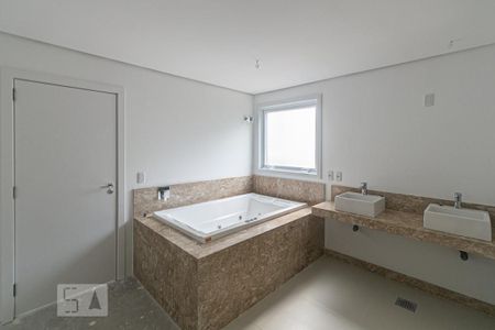 Apartamento à venda com 346m², 3 quartos e 4 vagasBanheiro do Quarto 3
