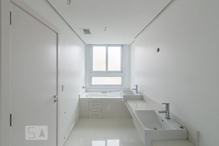 Casa de condomínio à venda com 506m², 3 quartos e 3 vagasBanheiro do Quarto 3