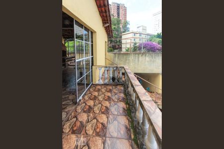 Casa à venda com 350m², 3 quartos e 3 vagas Casa à venda com 350m², 3 quartos e 3 vagasvaranda