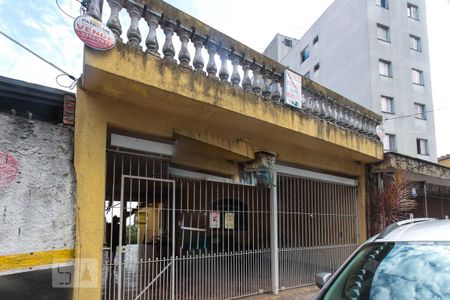 Casa à venda com 350m², 3 quartos e 3 vagas Casa à venda com 350m², 3 quartos e 3 vagasFachada