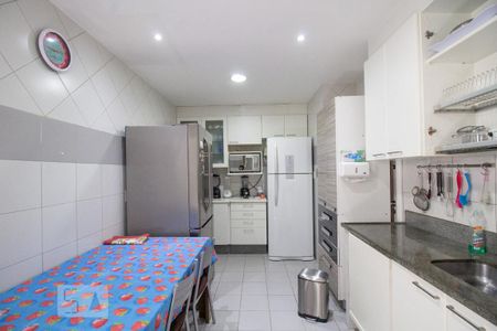 Apartamento à venda com 180m², 3 quartos e 2 vagasCozinha