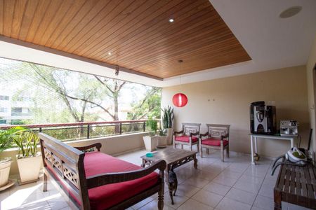 Apartamento à venda com 180m², 3 quartos e 2 vagasVaranda