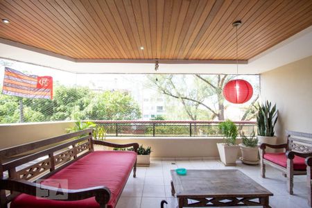 Apartamento à venda com 180m², 3 quartos e 2 vagasVaranda