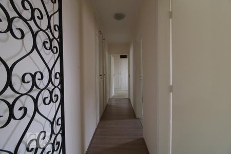 Corredor para os quartos de apartamento à venda com 3 quartos, 107m² em Campo Belo, São Paulo