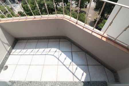Sacada da Sala   de apartamento para alugar com 3 quartos, 69m² em Vila Azevedo, São Paulo
