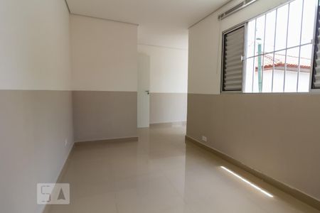 Quarto de casa para alugar com 1 quarto, 50m² em Jardim Trussardi, São Paulo