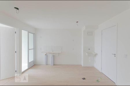 Sala e Cozinha Integrada de apartamento para alugar com 2 quartos, 39m² em Cangaíba, São Paulo