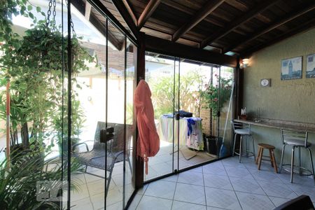 Casa à venda com 197m², 3 quartos e 2 vagas Casa à venda com 197m², 3 quartos e 2 vagasVaranda gourmet