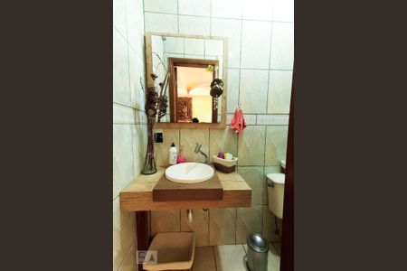 Casa à venda com 197m², 3 quartos e 2 vagas Casa à venda com 197m², 3 quartos e 2 vagasLavabo