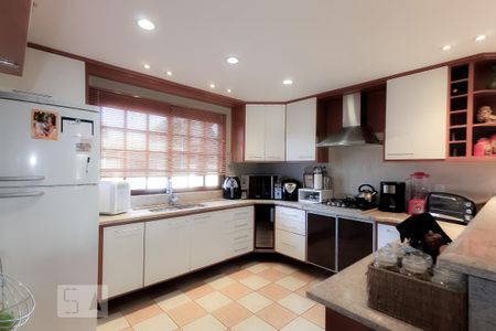 Casa à venda com 197m², 3 quartos e 2 vagas Casa à venda com 197m², 3 quartos e 2 vagasCozinha