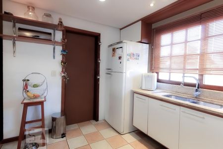 Casa à venda com 197m², 3 quartos e 2 vagas Casa à venda com 197m², 3 quartos e 2 vagasCozinha