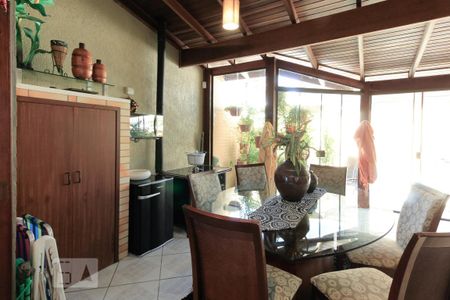 Casa à venda com 197m², 3 quartos e 2 vagas Casa à venda com 197m², 3 quartos e 2 vagasVaranda gourmet