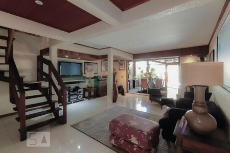 Casa à venda com 197m², 3 quartos e 2 vagas Casa à venda com 197m², 3 quartos e 2 vagasLiving subsolo