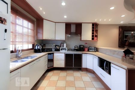 Casa à venda com 197m², 3 quartos e 2 vagas Casa à venda com 197m², 3 quartos e 2 vagasCozinha