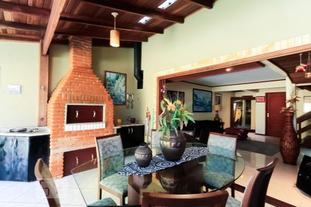 Casa à venda com 197m², 3 quartos e 2 vagas Casa à venda com 197m², 3 quartos e 2 vagasVaranda gourmet