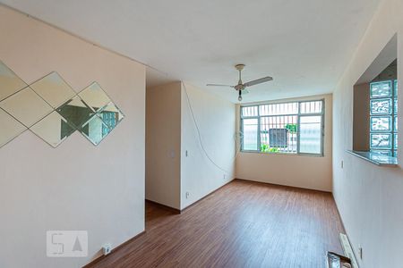 Sala de Apartamento com 2 quartos, 70m² Ingá