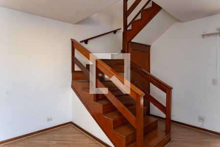 Escada de apartamento para alugar com 3 quartos, 246m² em Perdizes, São Paulo