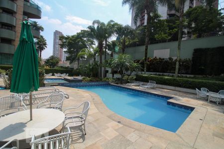 Apartamento para alugar com 600m², 4 quartos e 5 vagasÁrea comum - Piscina